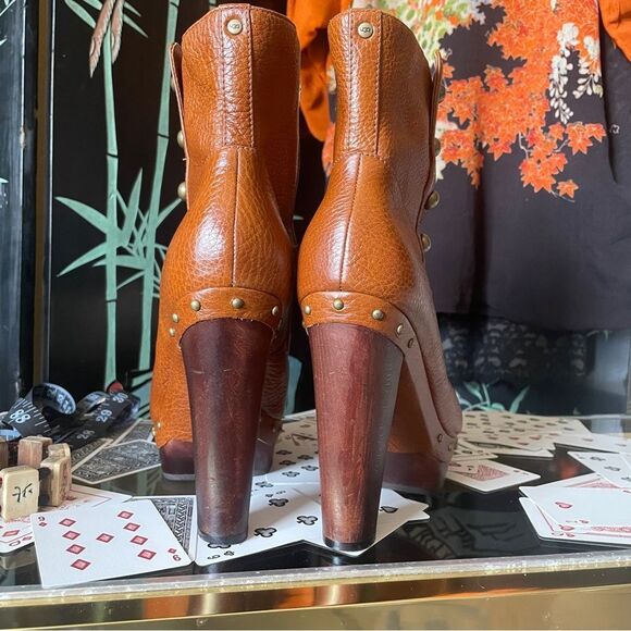 ♥️ UGG AUSTRALIA COSIMA CHESTNUT BROWN LEATHER PLATFORM Studded HEEL
BOOTS 8.5 - Picture 7 of 15